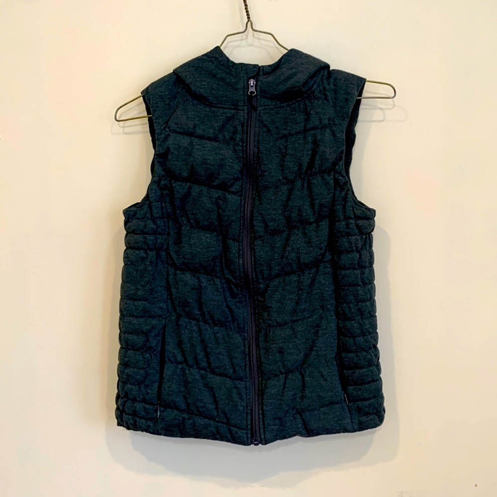 Be by Blanc noir vest grass color w zippers pockets